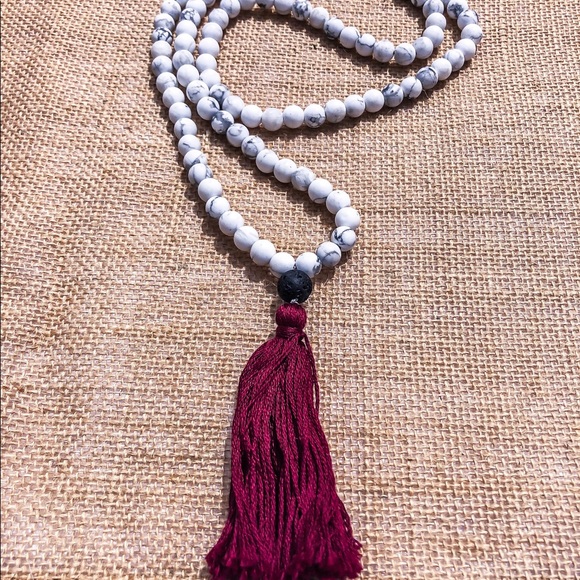 Howlite Mala- 108 beads - Picture 2 of 5